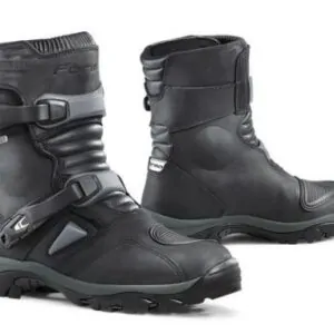 FORMA ADVENTURE LOW BLACK BOOTS