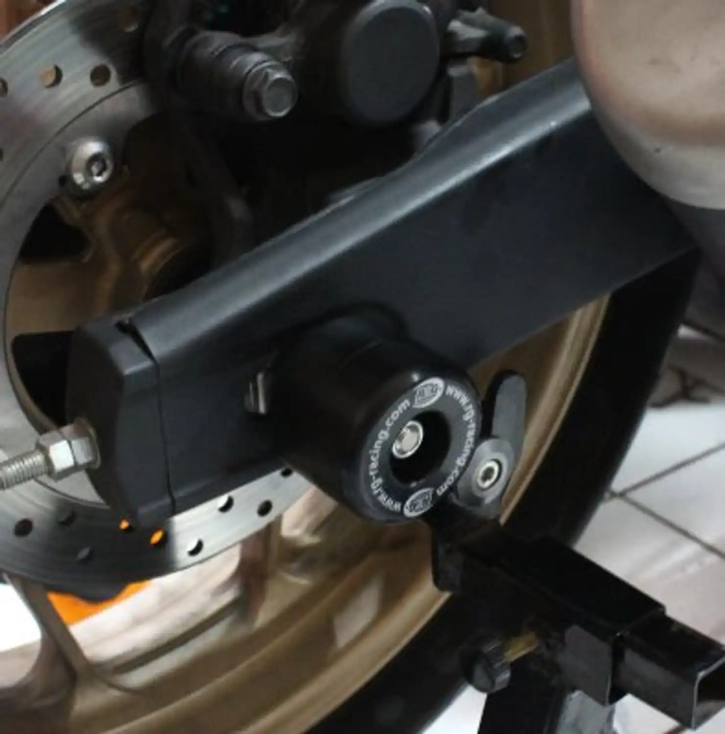 R&G SWINGARM PROTECTORS - YAMAHA - Image 3