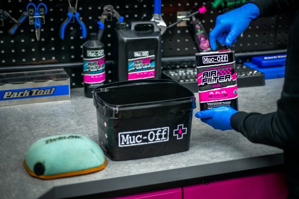MUC-OFF MOTORCYCLE AIR FILTER OIL 1L - Image 3