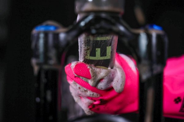 MUC-OFF MOTORCYCLE DEEP SCRUBBER GLOVE - Image 5