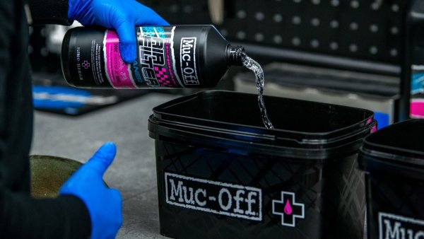 MUC-OFF MOTORCYCLE BIODEGRADABLE AIR FILTER CLEANER 1L - Image 2