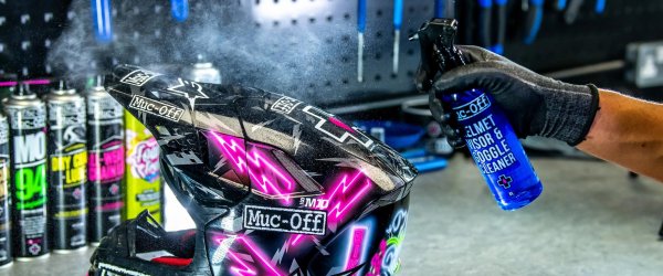 MUC-OFF MOTORCYCLE VISOR, LENS & GOGGLE CLEANING KIT - Image 2