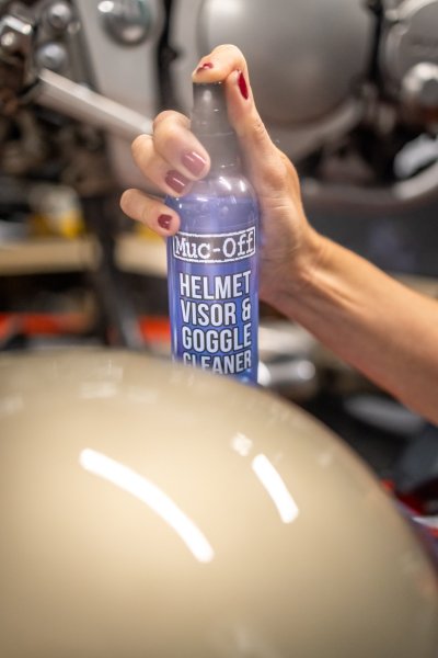 MUC-OFF MOTORCYCLE HELMET CARE KIT - Image 6